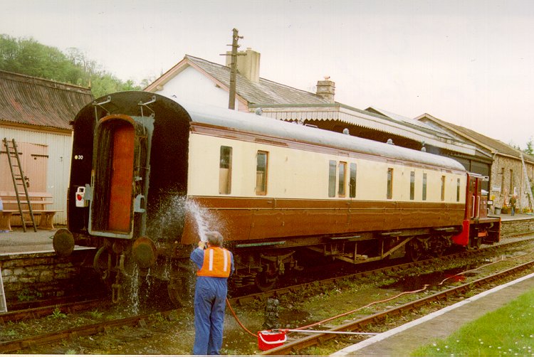 SDRA London Group Volunteer Pete Clemo washes 276 at Buckfastleigh 1998