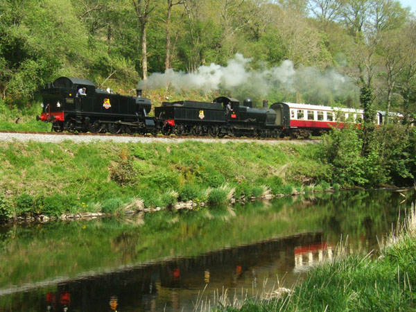 5526 & 9017 at Stretchford