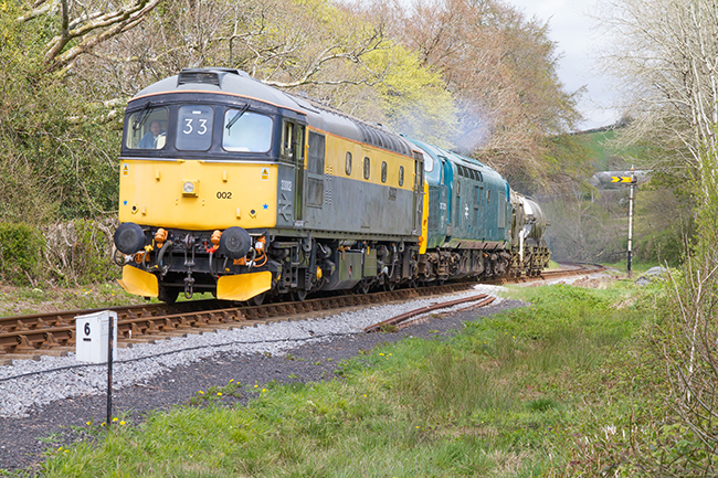 33 002 pilots 6975 on Milk train