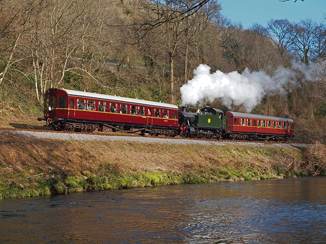 5542 topped and tailed by autocars near Hood Bridge Down