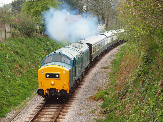 37 275 leaves Buckfastleigh for Totnes