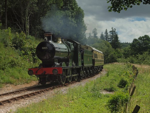 3205 with dining train