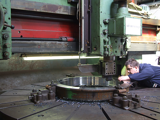 Tyre on boring machine